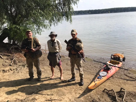 Американец случайно заплыл в Одесскую область, путешествуя  на каяке по Дунаю