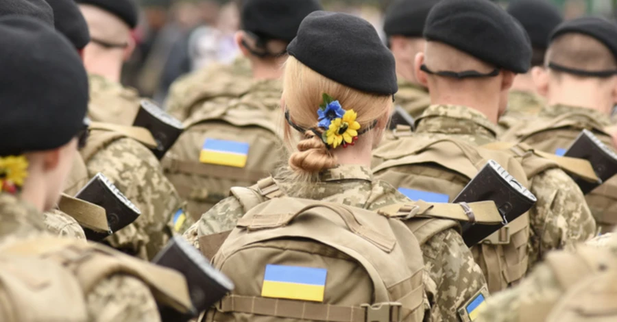 З 1 жовтня обмежать виїзд військовозобов'язаним жінкам з медичною та фармацевтичною освітою 