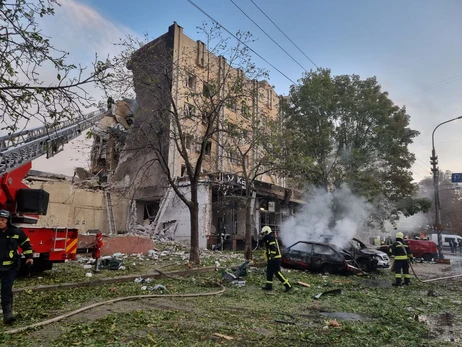 У центрі Черкас внаслідок ракетного удару зруйновано готель, 10 постраждалих