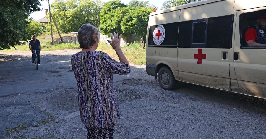 У кареті швидкої померла 13-річна дівчинка, яка потрапила під обстріл прикордоння Сумської області