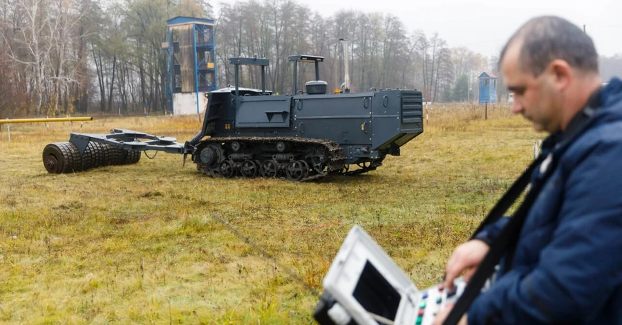 Харківські сапери отримали першу вітчизняну машину для підготовки ґрунту за 5 млн гривень