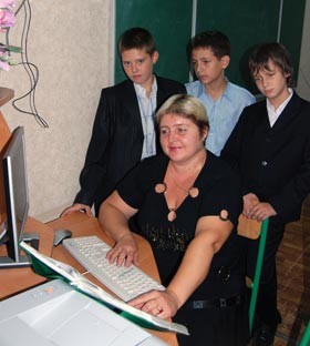 Родители контролируют школьников через Интернет 