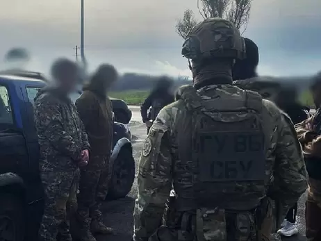 На Донеччині двоє військовослужбовців торгували зброєю, їх затримали