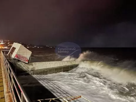 Шторм у Криму залишив без світла півмільйона людей - майже чверть півострова