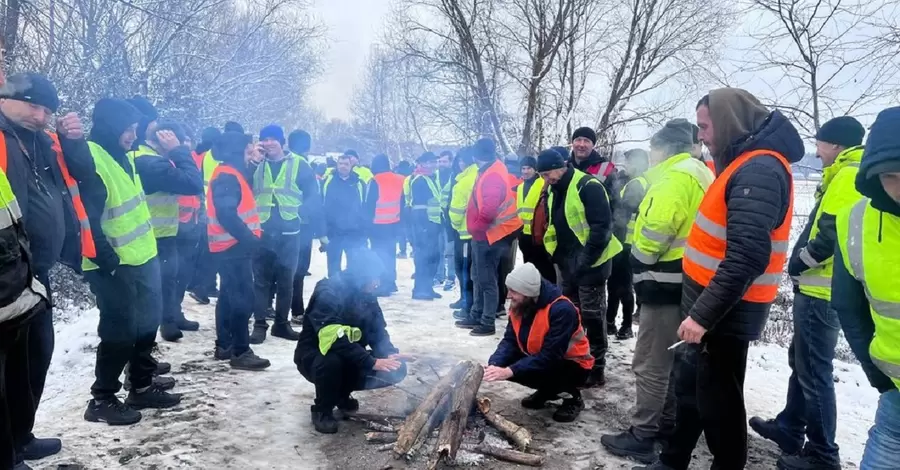 Українські водії розпочали голодування через блокування польськими перевізниками кордону