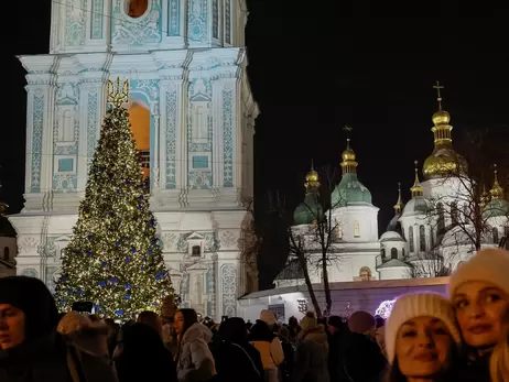 У Києві на Софійській площі запалили вогні головної ялинки країни 