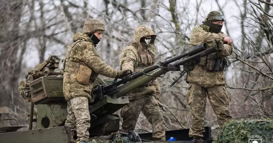 РФ намагається наступати на декількох напрямках, за добу на фронті сталось 77 боїв