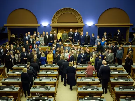 Зеленський виступив перед парламентом Естонії у патріотичному світшоті 