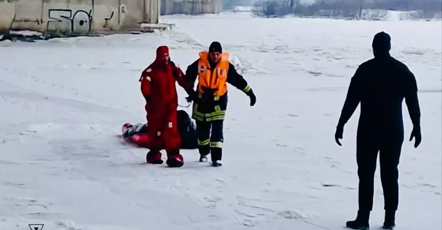 У Києві помер рибалка, який провалився під кригу біля Південного моста