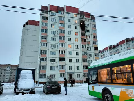 В Воронеже фрагмент сбитого дрона попал в многоэтажку, в городе ввели режим ЧС