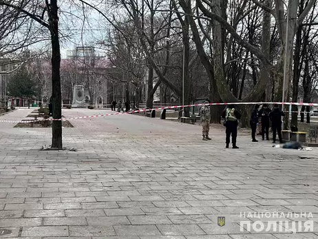 В центре Запорожья мужчина расстрелял прохожую и совершил самоубийство