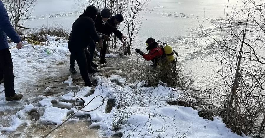 На Закарпатті під кригу провалилися двоє рибалок, один загинув