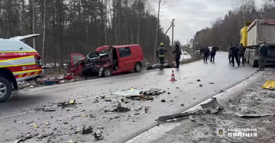 Сиротами залишилися 23 дитини: у ДТП на Рівненщині загинули багатодітні батьки