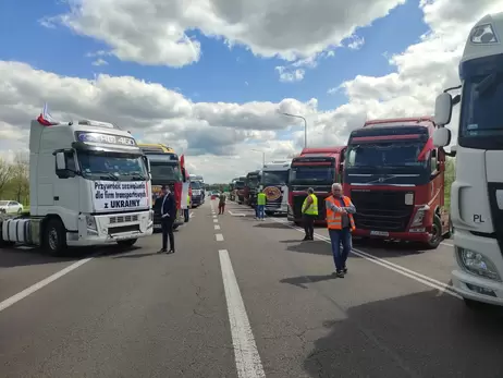 Польские фермеры в пятницу возобновят забастовки на границе с Украиной