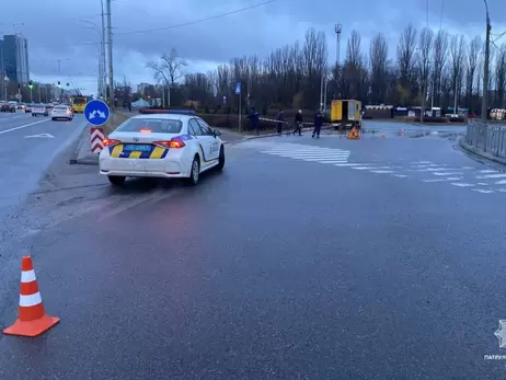 У Києві сталась аварія на водопровідній мережі, затопило один із проспектів у Голосіївському районі