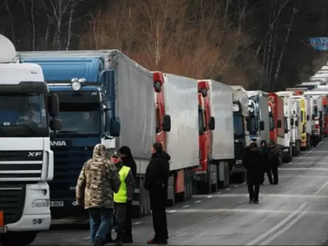 Польські перевізники знову перекрили пункт пропуску Шегині