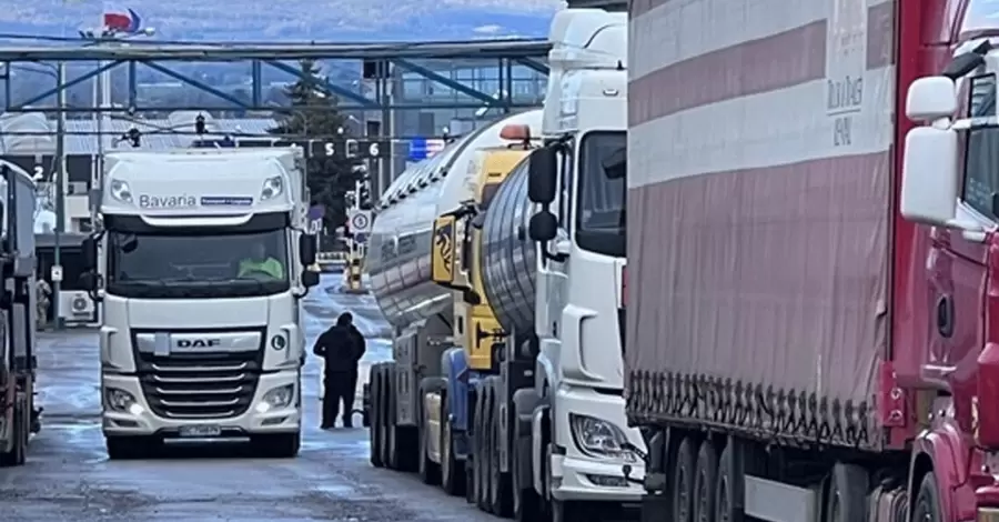 Через протести польських фермерів ускладнено рух у трьох пунктах пропуску на кордоні