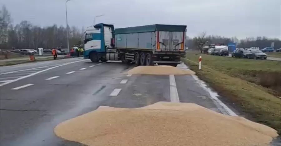 У Польщі поки що не затримували протестувальників, які висипали українське зерно