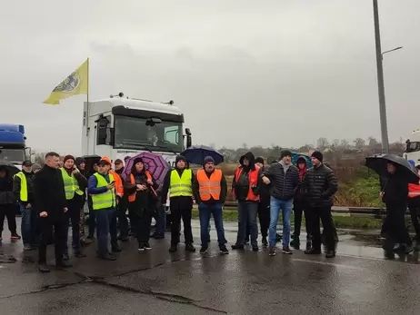 На границе с Польшей украинские перевозчики объявили зеркальную блокаду