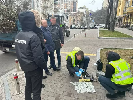 Чиновник Мінкульту за хабар обіцяв допомогти вивезти антикварну зброю 