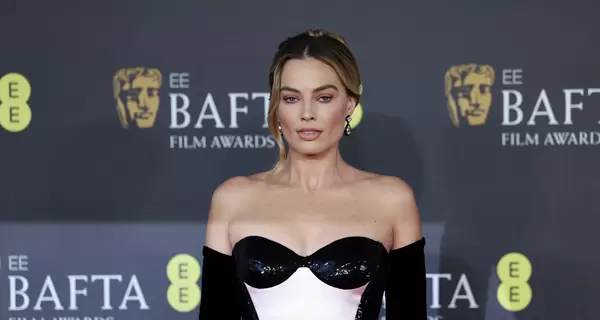 Червона доріжка BAFTA 2024: Дуа Ліпа в Valentino, Марго Роббі в Armani Privé