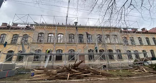 Во Львове над университетом, где учился Бандера, возводят защитный купол