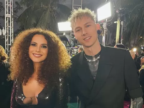 Каменских на премии в Майами засветилась с музыкантом Machine Gun Kelly, а Потап - с Anitta