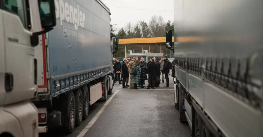 У Польщі повідомили про підозру фермера, який вивісив плакат із проросійськими гаслами