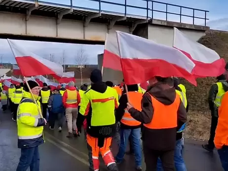 Польські фермери повністю перекрили КПП 