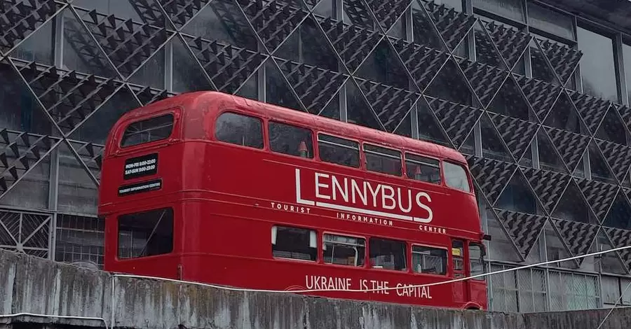 Легендарний червоний автобус-кафе Lenny Bus тепер стоятиме біля Житнього ринку 