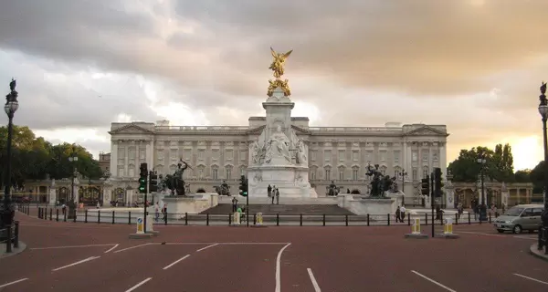 Король Великобритании не умер, но к похоронам уже готовятся