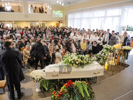 В Одесі попрощалися з 4-місячним Тимофієм та його мамою, які загинули внаслідок атаки РФ 