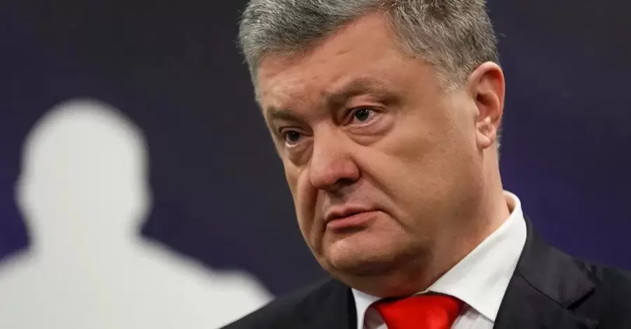 Військовий в соцмережі звинуватив Порошенко, що той шантажував уряд, щоб виїхати за кордон