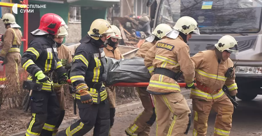 З-під завалів будинку у Сумах дістали тіло загиблої людини