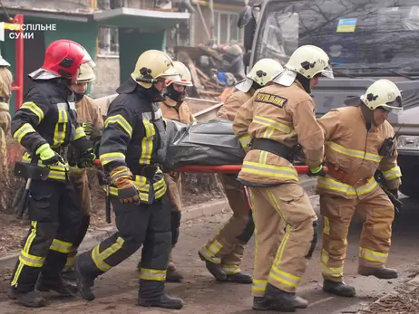 В Сумах из-под завалов достали тело третьего погибшего