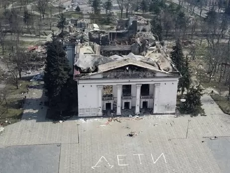 Зеленський у другі роковини удару по драмтеатру Маріуполя оприлюднив архівне відео