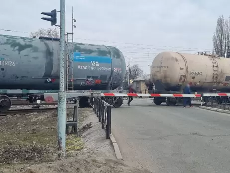 В Борисполе сошла с колеи цистерна с горючим