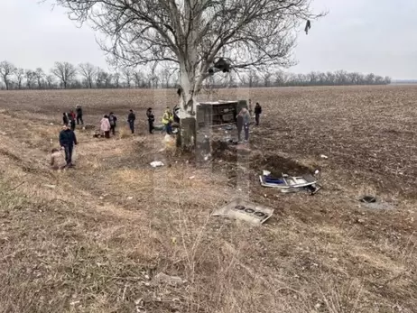 На Дніпропетровщині перекинулася маршрутка з пасажирами, є жертви та постраждалі