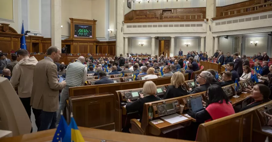 Чому затягують законопроєкт про мобілізацію: думки нардепів та політологів