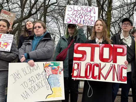 У здания правительства в Варшаве поляки и украинцы протестовали против блокады границы