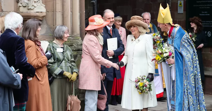 Королева Камілла замінила Чарльза III на великодній службі, а він записав аудіоповідомлення до народу