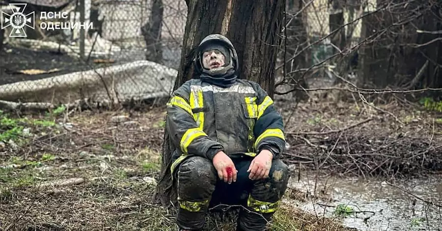 Рятувальник з Одеси, чия фото розлетілася мережею: Чув гул та відлетів на шість метрів