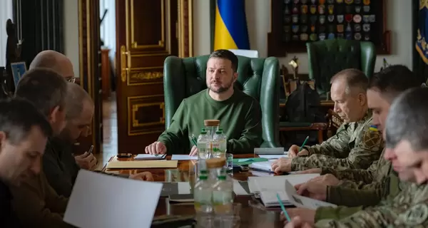 Зеленский провел совещание с военными по производству дронов и проекту РЭБ
