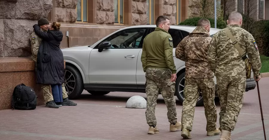 На прохання Сирського із урядового законопроєкту виключили пункт про демобілізацію, - ЗМІ