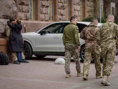 По просьбе Сырского из правительственного законопроекта исключили пункт о демобилизации, - СМИ