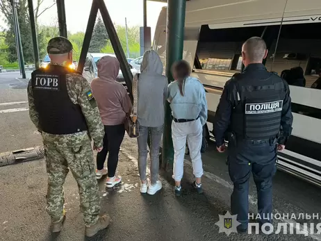 Правоохоронці врятували трьох дівчат, яких везли в сексуальне рабство за кордон