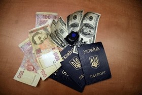 Мошенники оформили 400 кредитов по чужим документам 