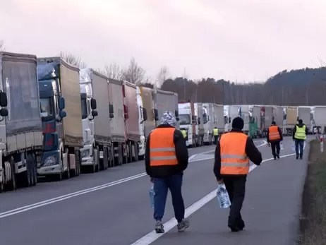 Польські фермери розблокували вже три КПП на кордоні - там стоять понад 1,7 тисяч авто