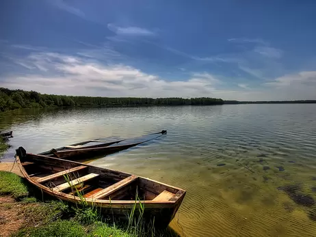 Щоб порибалити чи позбирати гриби на Шацьких озерах, потрібно мати перепустку