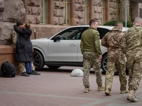 Зеленский подписал закон о повышении штрафов за нарушение военного учета в 20 раз